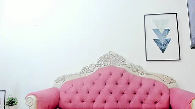 Mia_Collivens webcam