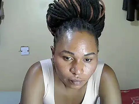 Creamy-Aisha webcam