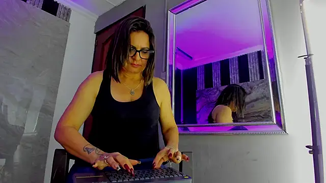 Agatha_Pleasure webcam