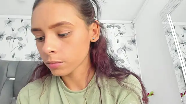 Ehotloveaxxx webcam