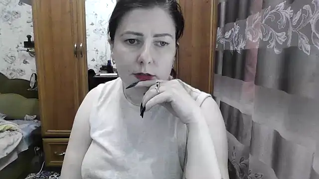 SophieNightAh webcam