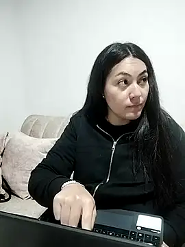 katha_steele_