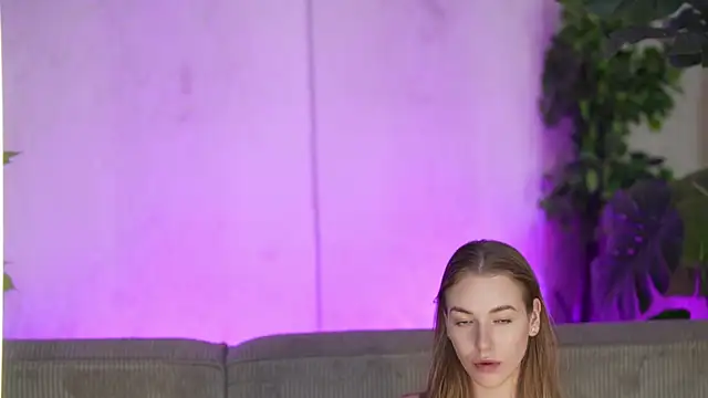 layla_sweet_ (F young) - topless 1 girl