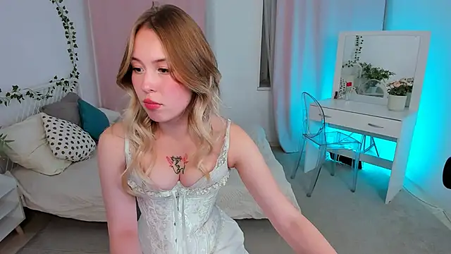LanaRoselle webcam