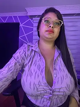 MiiaaJoness webcam