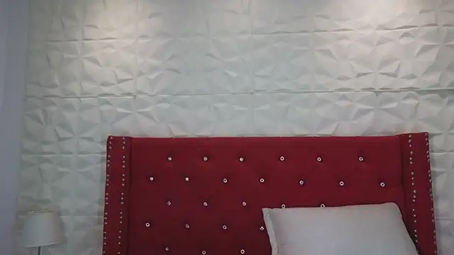 Lucy_n_pink webcam