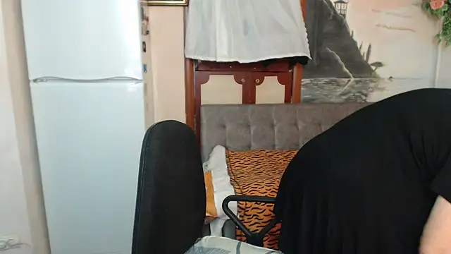 EvelynLoveShy