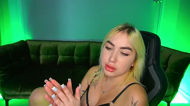 MariellaVi webcam