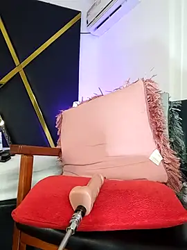 Adel_Nesbiit webcam