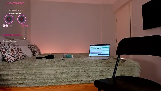 Miya_Nika webcam
