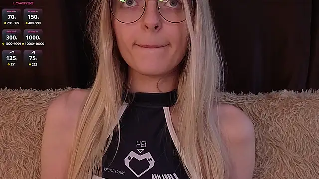 MonicaShiny webcam