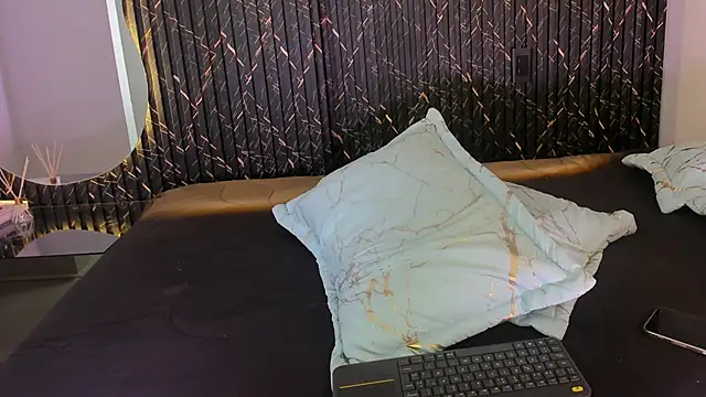ZOETTAYLOR webcam