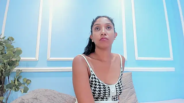 Lucy_Canel webcam