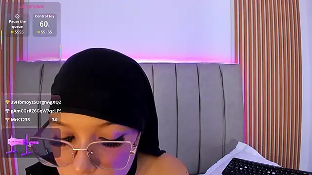 naishaa_ webcam