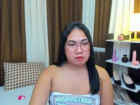 TsUncutKaren webcam