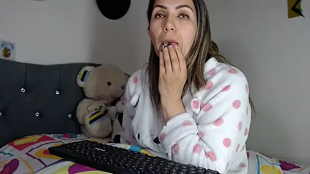 chantal_hott - Chantal_hott's free webcam - UK Sex Cams