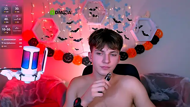 travis_wolf_ webcam