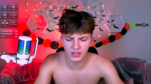 travis_wolf_ webcam