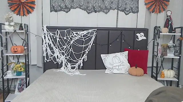LauraHlot