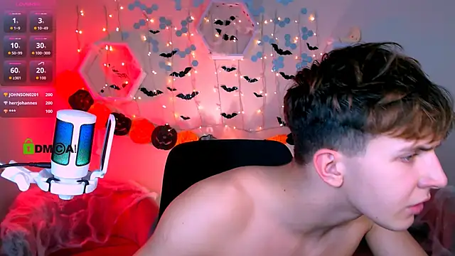 travis_wolf_ webcam
