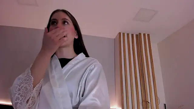 sara__jones_gh webcam