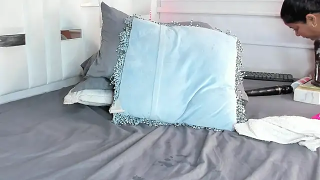 LunaaSweett webcam