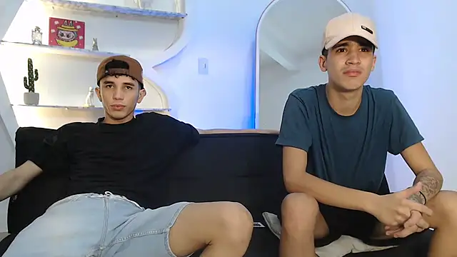 THREE_GUYS_HOT webcam