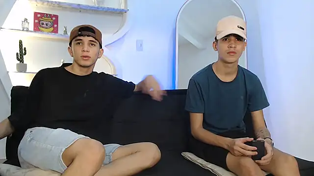 THREE_GUYS_HOT webcam