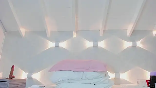princesita_sofia_ (F young) - show and play boobs