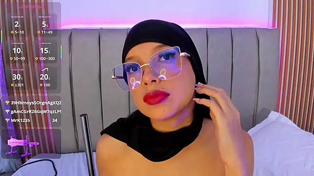 naishaa_ webcam