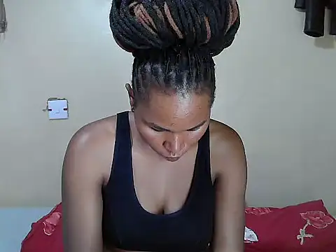 Creamy-Aisha webcam