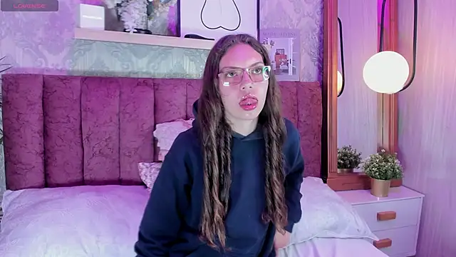 Alaia_Johnson webcam
