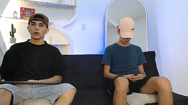 THREE_GUYS_HOT