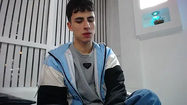 adrianrinaldi (M twink) - Show your big cock to your boss