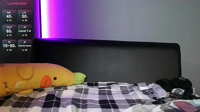 Laura_pinky webcam