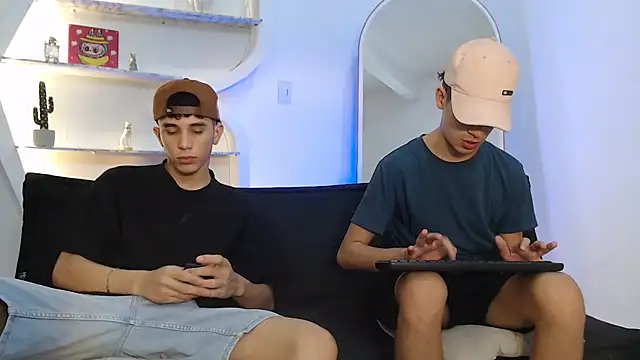 THREE_GUYS_HOT webcam
