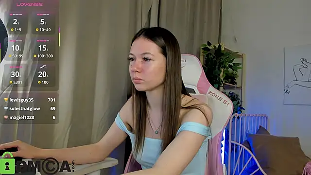 Nicole_Charm