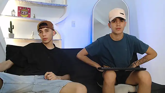 THREE_GUYS_HOT webcam