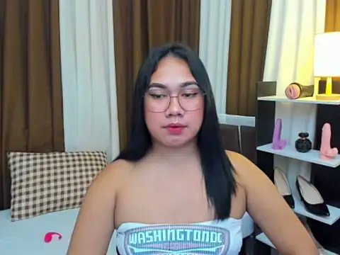 TsUncutKaren webcam