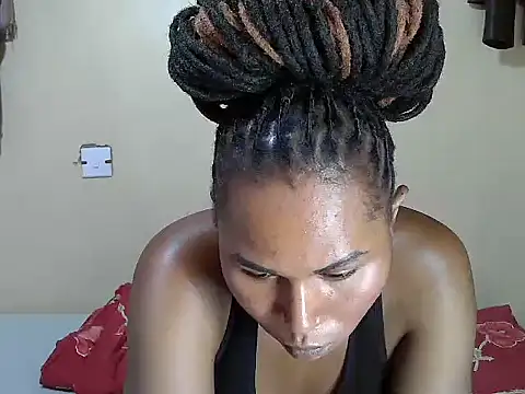 Creamy-Aisha webcam