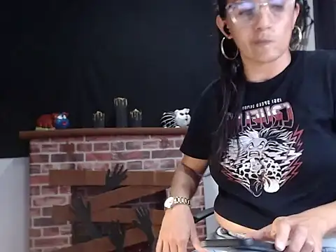 Lucyy_Naugthy webcam