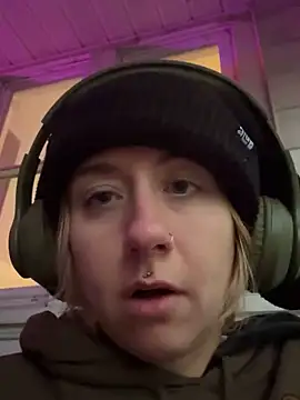 EllieELf webcam