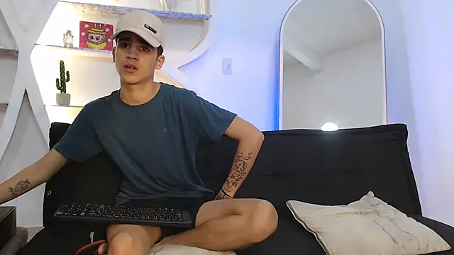 THREE_GUYS_HOT webcam