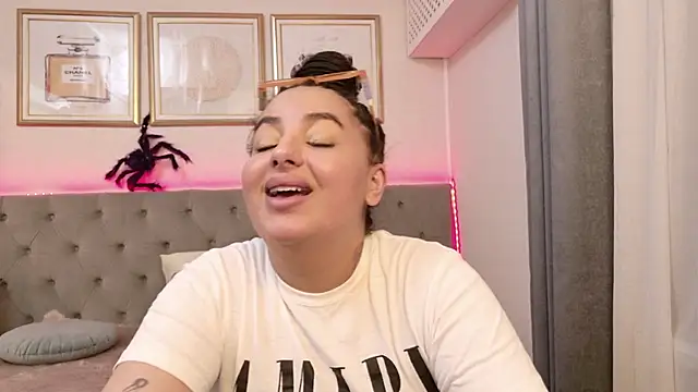 BustyAllyy webcam