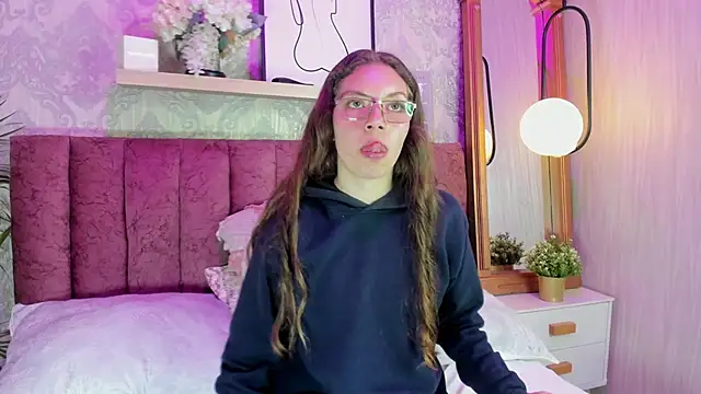 Alaia_Johnson webcam