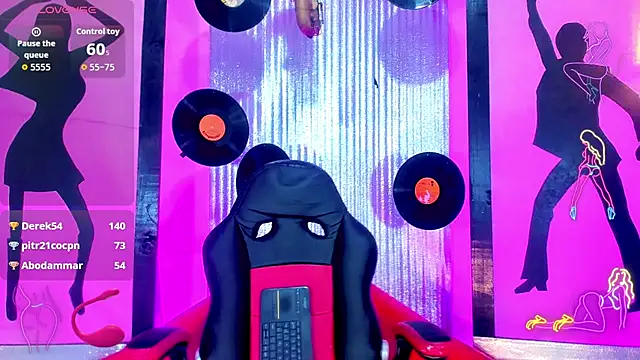 nickyminach_ webcam