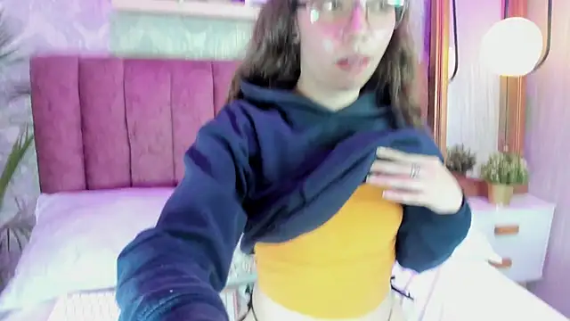 Alaia_Johnson webcam