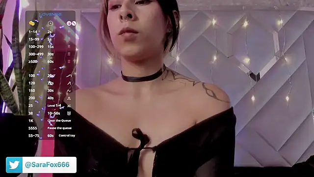 Sara_Foxx1 webcam