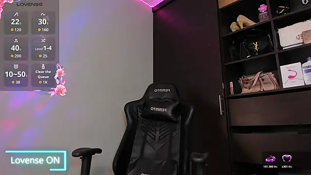 MeganDaviees webcam