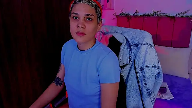 Charlee_pink webcam